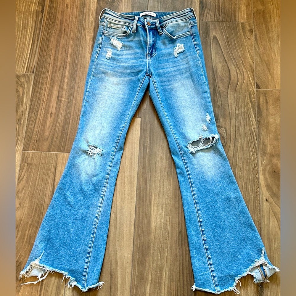 Flying Monkey Fit and Flare Distressed Jeans with Raw Hem Size 26